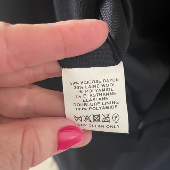 Classic mock turtleneck collar fully lined. Drop waist with wonderful detail - Picture 6 of 10